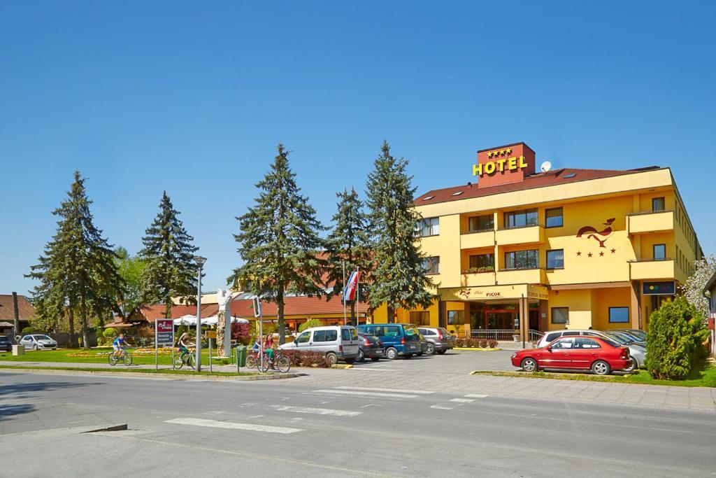 Ðurđevac Hotel Picok מראה חיצוני תמונה