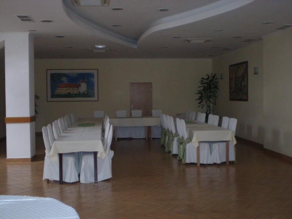 Ðurđevac Hotel Picok מראה חיצוני תמונה