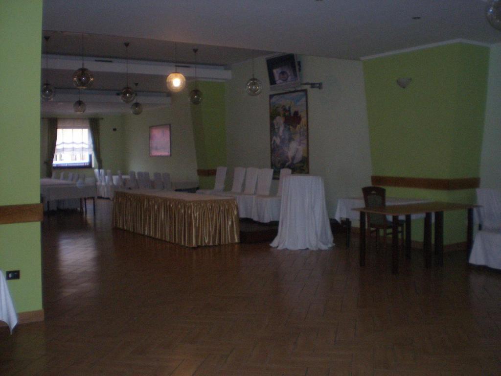 Ðurđevac Hotel Picok מראה חיצוני תמונה